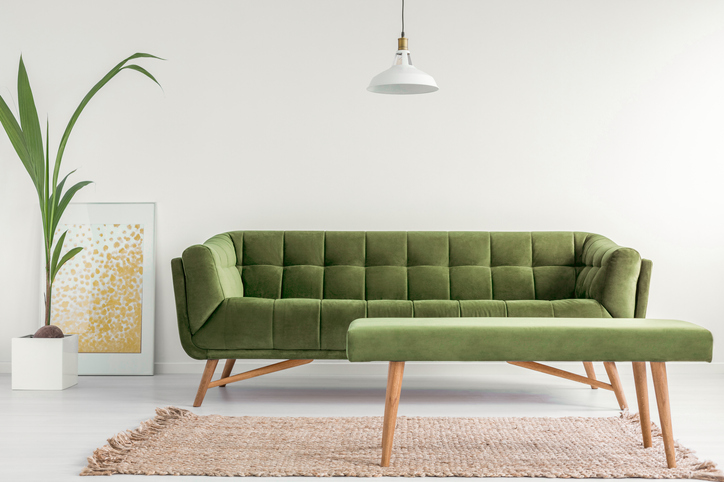 zielona kanapa w salonie aranżacje i inspiracje